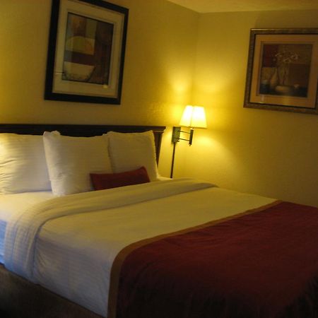 Days Inn By Wyndham Bloomington Eksteriør billede