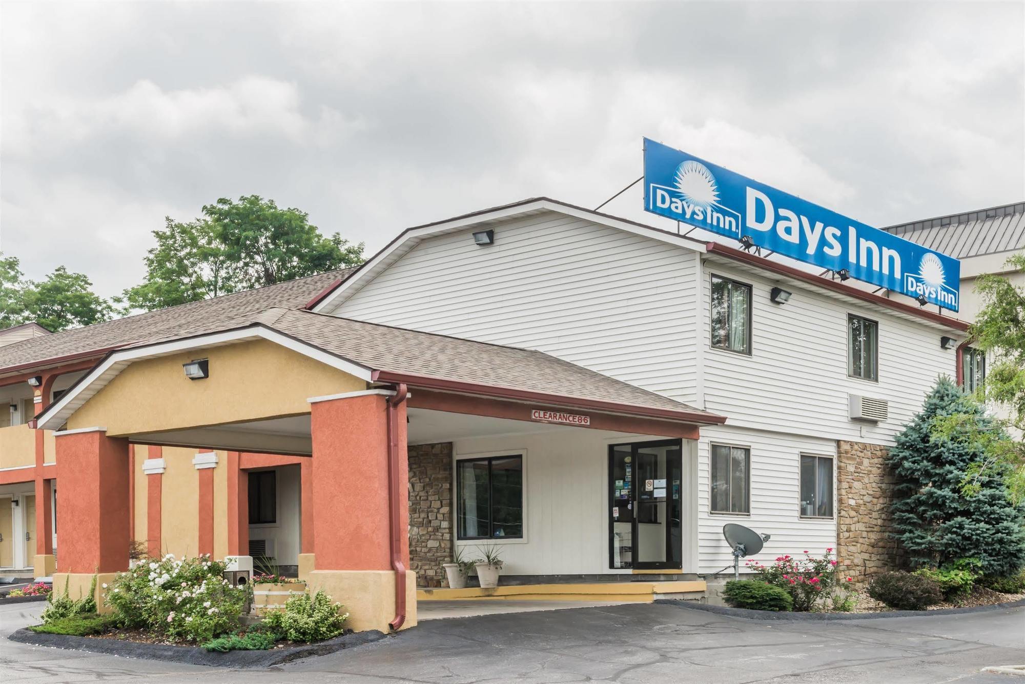 Days Inn By Wyndham Bloomington Eksteriør billede